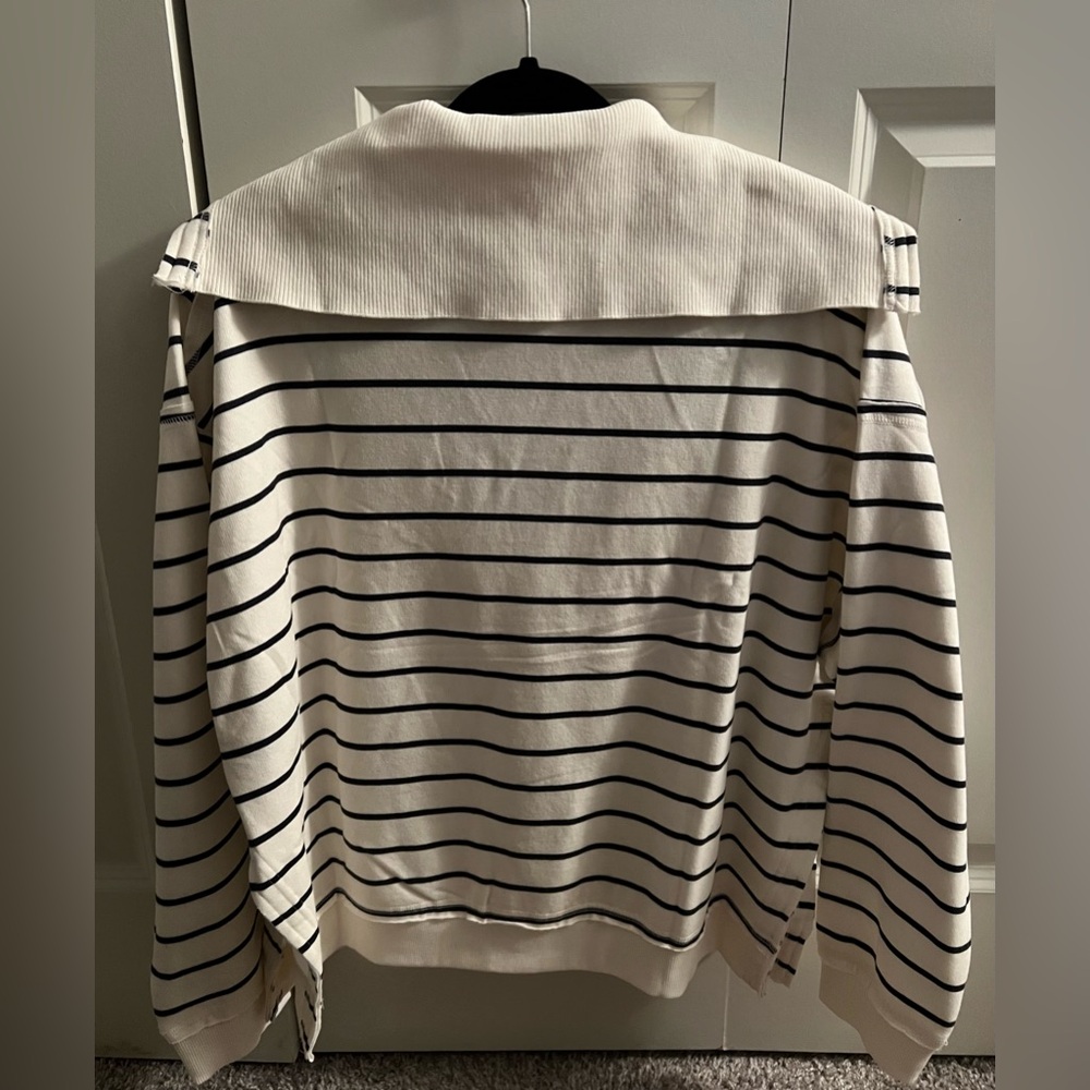 NWT Fleece V-Neck Sweatshirt. Size 00. - Picture 3 of 12
